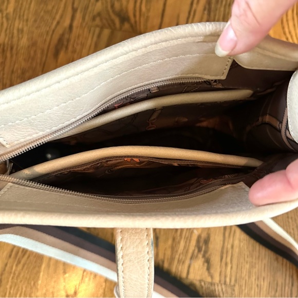 Creme crossbody purse - Picture 5 of 5